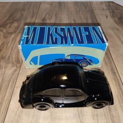 New in Box Vintage Avon Volkswagon Wild Country After Shave 4 Oz Full. Packaging has wear from age and storage. Sold as is.

