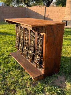 🔥 ONE-OF-A-KIND RUSTIC SHOWSTOPPER SOLID WOOD BAR🔥