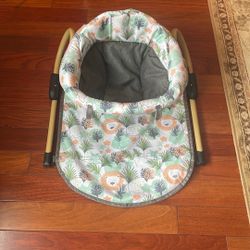 Dream On Me Snug N Play Floor Seat Sit Me Up Chair.