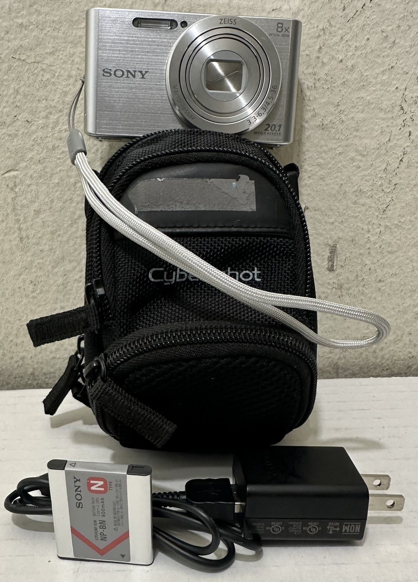 Sony Cybershot DSC-W830 20.1MP CCD Silver Compact Digital Camera 8x Zoom No SD