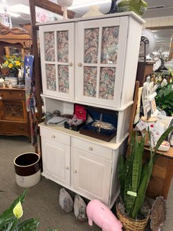 Kitchen cabinet