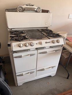 Vintage O’Keefe & Merritt Gas Stove with Griddle – Retro/Antique