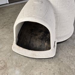 XL Dog House 