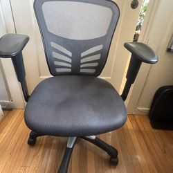 Adjustable Mesh Office Chair