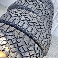 275/70/18 Vendo Un Set Se Llantas Goodyear En Muy Buenas Condiciones De Vida Las 4🤩✅✅