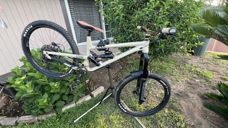UPGRADED Commencal Clash 27.5 Enduro Mountain Bike