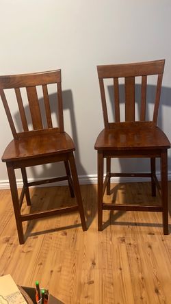 Set of 2 wooden high back bar stools