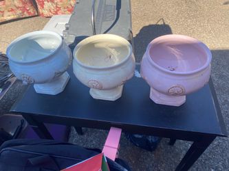 Set of 3 matching pots planters