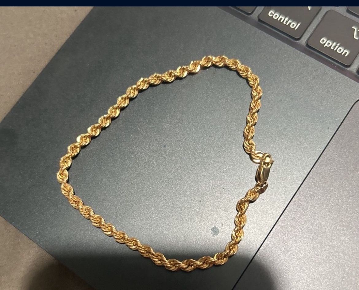 *BEST OFFER* Gold 10k bracelet 