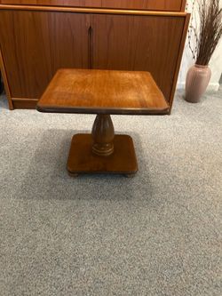 Vintage Ethan Alan Heirloom Collection side/end table