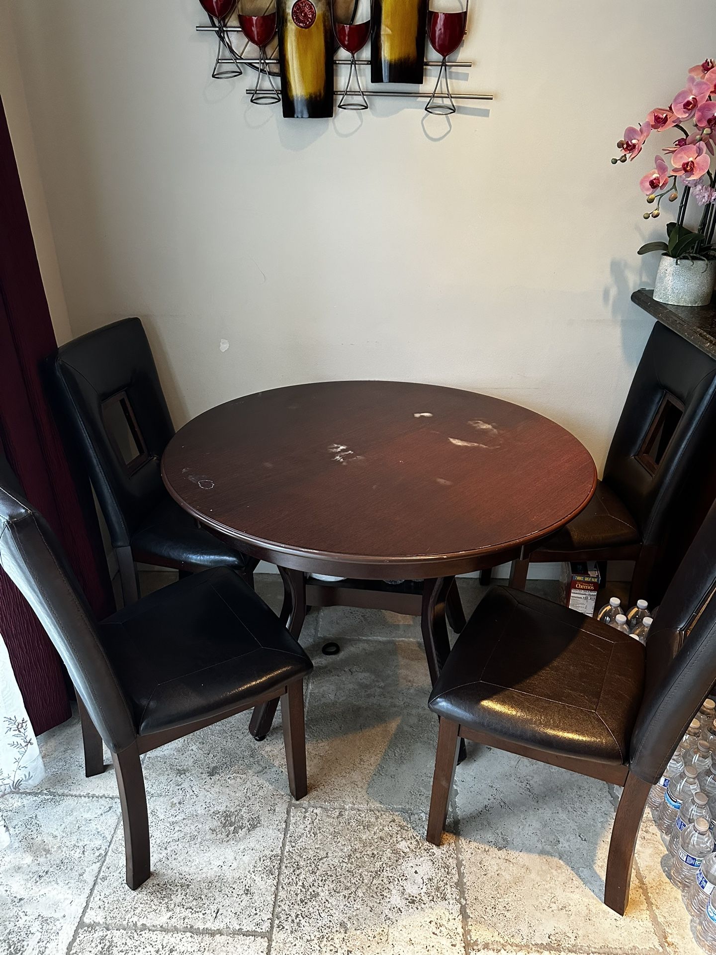 Breakfast table With 4 chairs