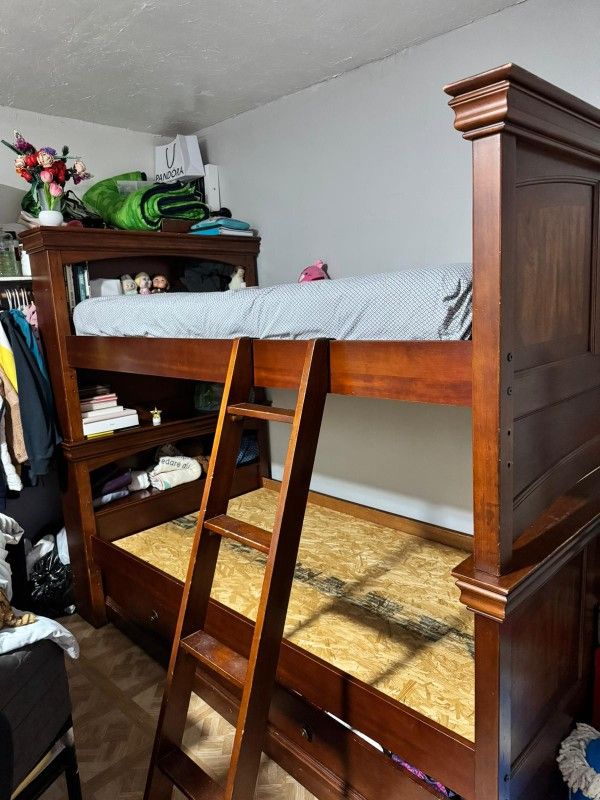 Bunk Bed. Size =twin