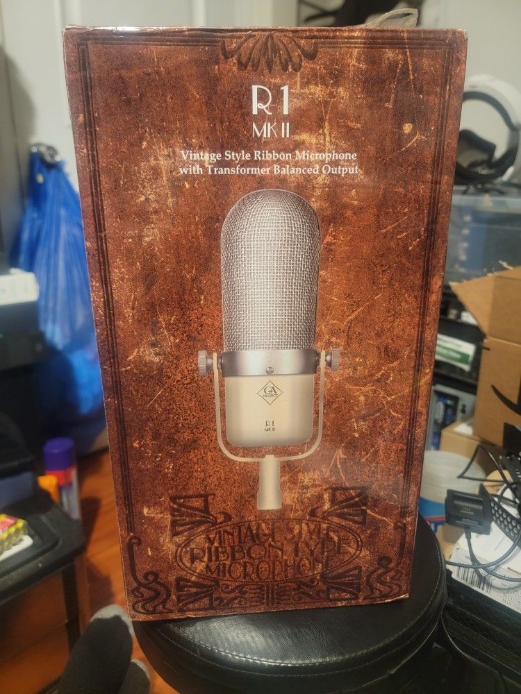 R1 MK II VINTAGE STYLE RIBBON MICROPHONE