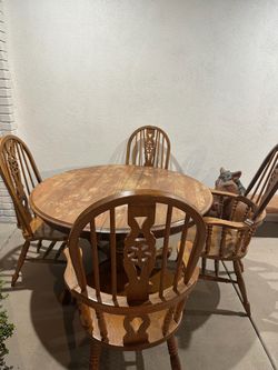 Table with 4 chairs