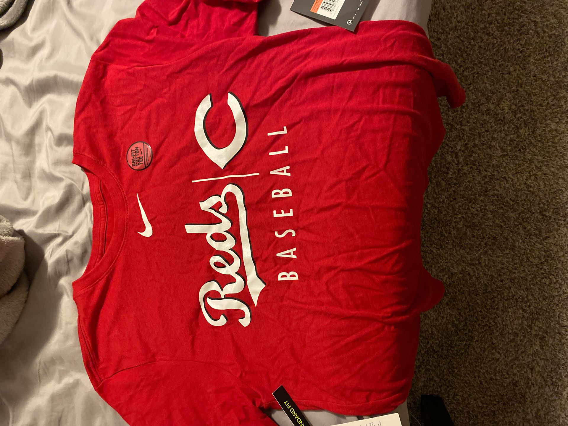 Large Cincinnati Reds Dri-Fit t-shirt
