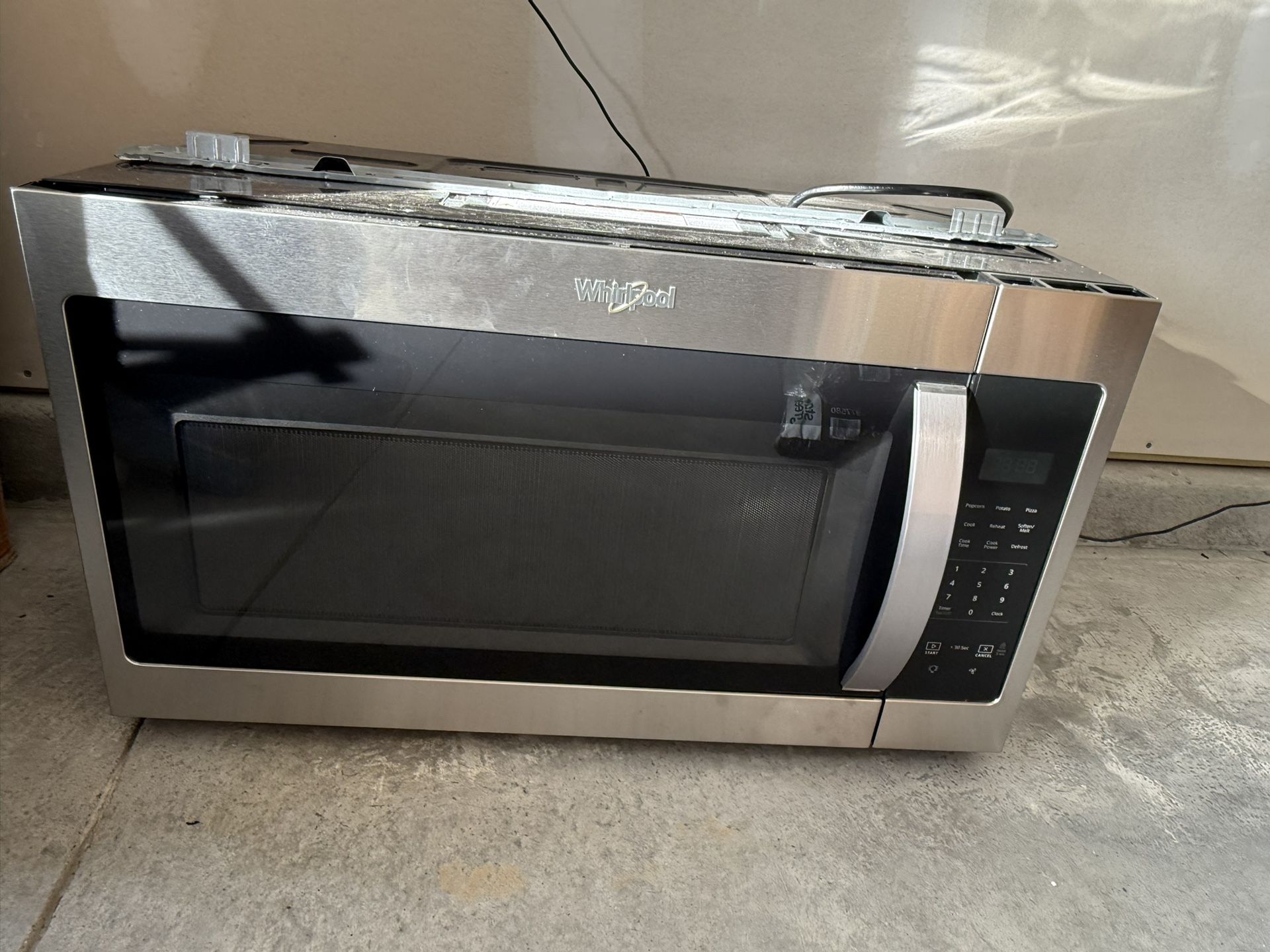 Whirlpool 1.7-cu ft 29.94-in Over-the-Range Microwave ( Fingerprint Resistant Stainless Steel )