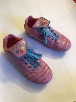 Girls soccer shoes/cleats - pink - size 13 - Vizari