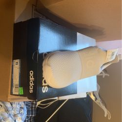 Brand New Size 11 Adidas Men’s Sneaker 