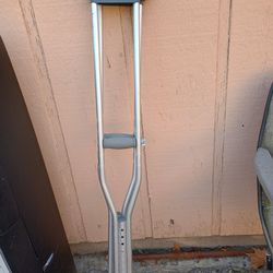Used Only Once Pair Of Aluminum Crutches 