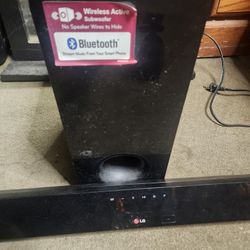 LG WIRELESS ACTIVE SUBWOOFER NO SPEAKER WIRES TO HIDE BLUETOOTH STREAM MUSIC FROM YOUR SMART PHONE THE SOUND BAR NO POWER CORD EVERYTHING WORKS NOTHIN