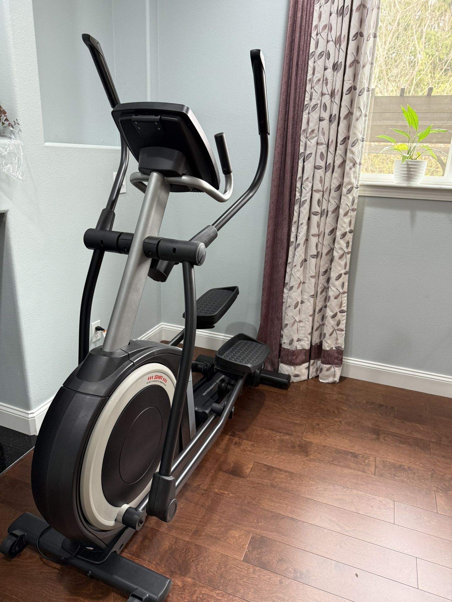 Very Lightly Used ProForm Carbon E7 Elliptical For Sale