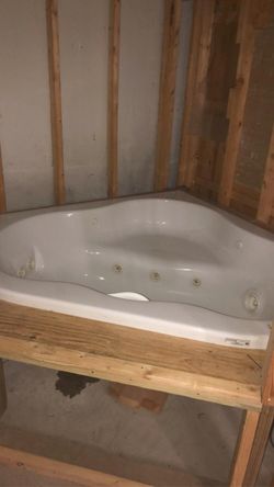 New( never used)American Standard corne/triangle whirlpool tub 54"x54"