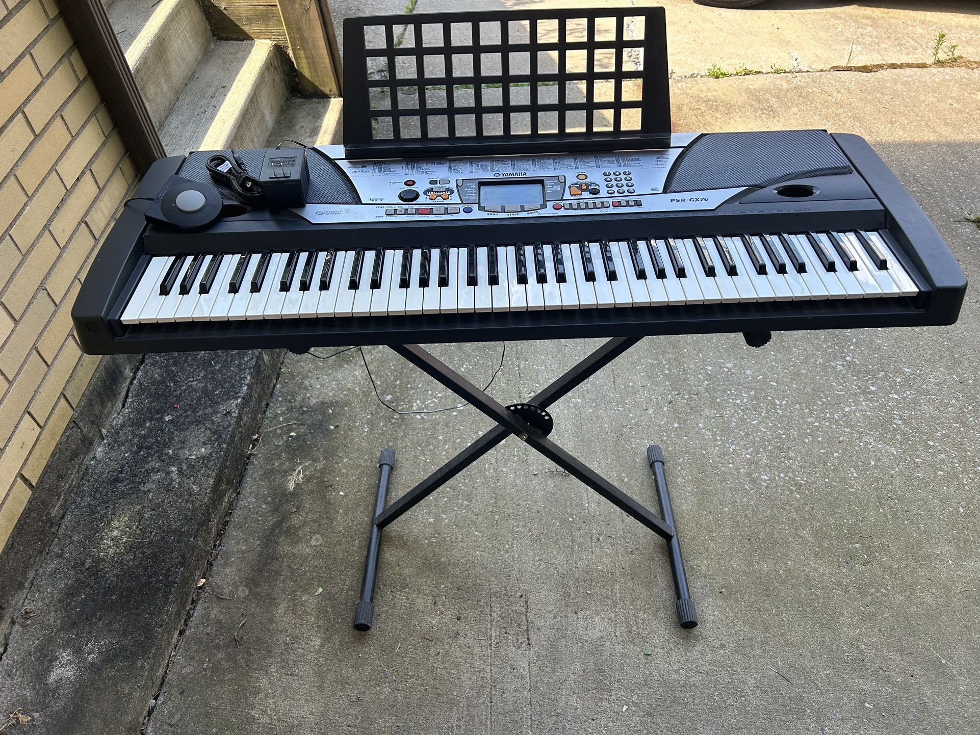 Yamaha PSR GX76 Keyboard And Stand