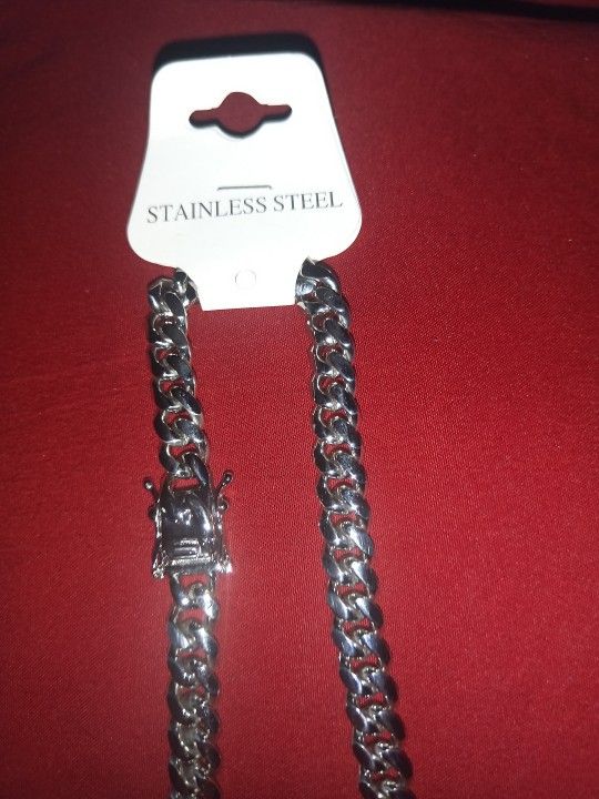 Cuban Linked Stainless Steel Chain!!🔥 