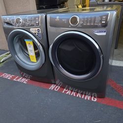 Electrolux Front Load Washer And Gas Dryer 