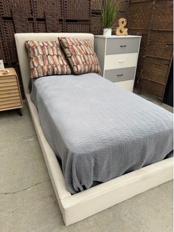 Twin bed frame $55 whit box spring$25and mattress$20 (the mattress is not in very good condition)