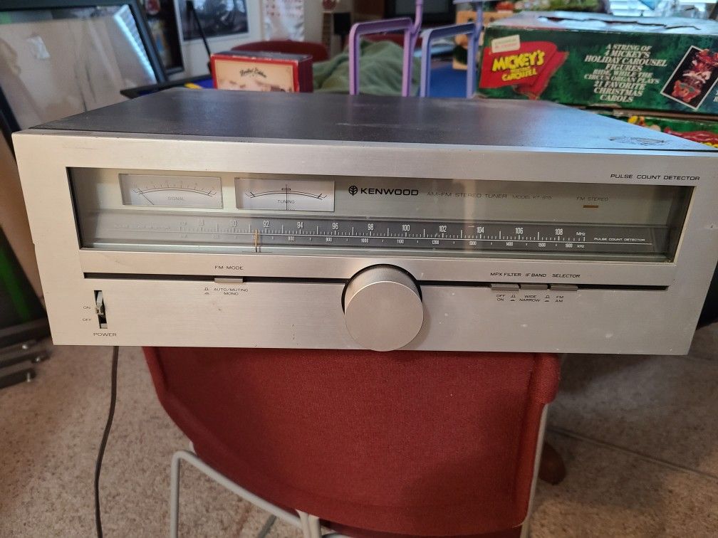 Vibtage Kenwood Receiver