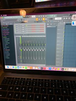 Music Producers MacBook Pro 2017 13” Fruity Loops Ableton Logic Pro