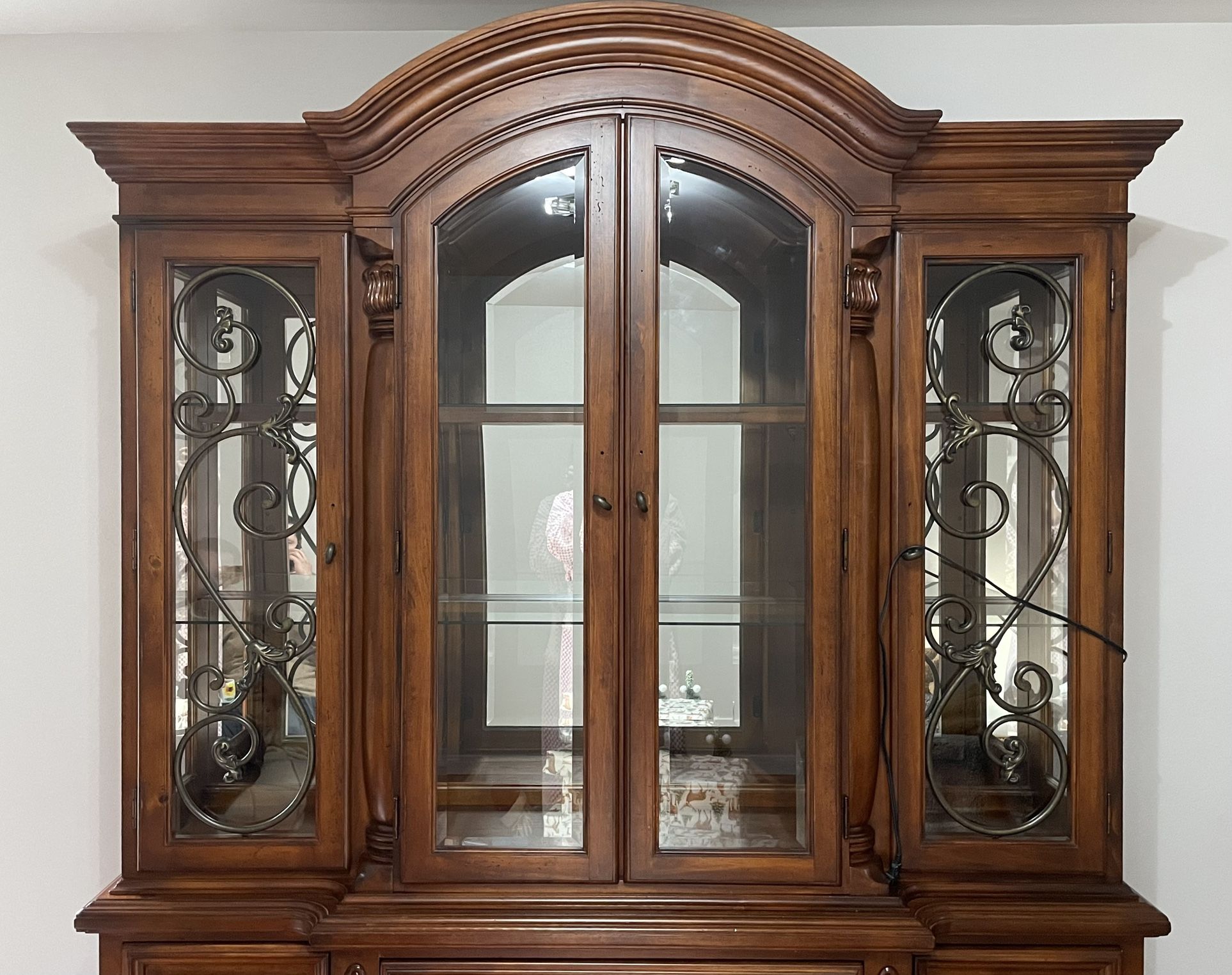 Macys Buffet & Hutch / China Real Wood for Sale in Auburn, WA