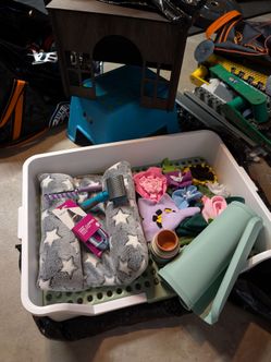 Pet supplies - litter box, nail trimmers,...