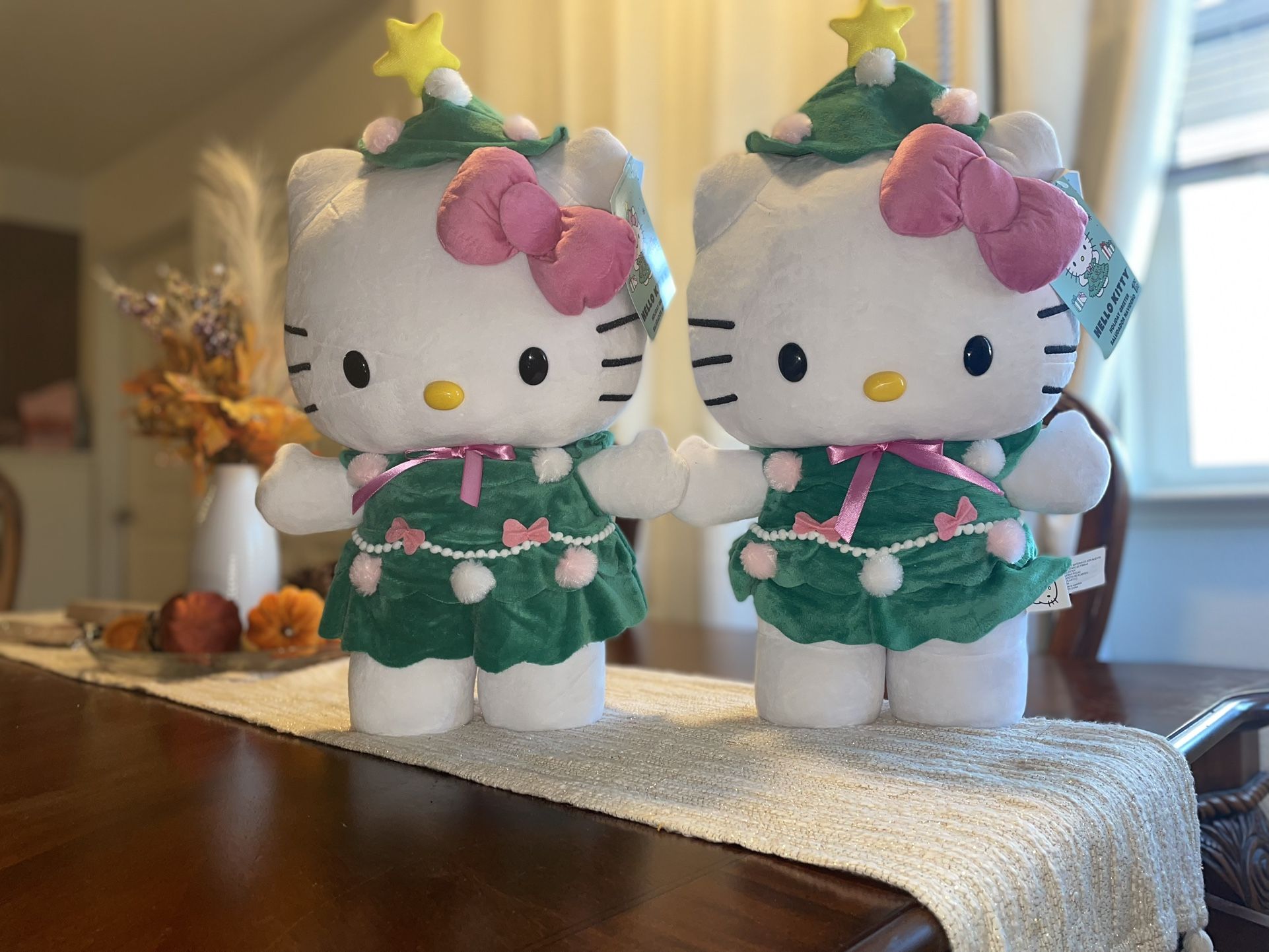 Hello Kitty Christmas Greeter