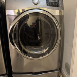 Samsung Dryer Electric DV520AEP/XAA with pedestal 