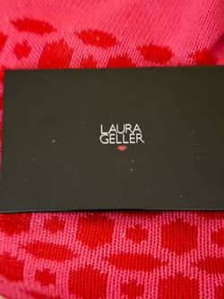 Laura Geller 8 eyeshadow compact