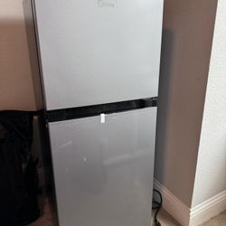 Midea Mini Fridge