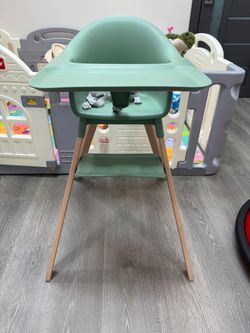 Stokke Clikk High Chair, Includes Tray + Harness, Green .