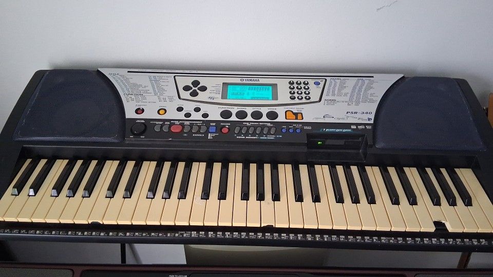 Yamaha Psr340