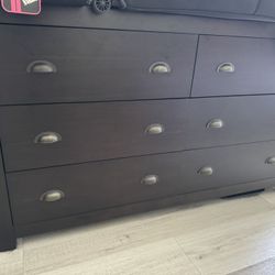 Modern Dark Wood 6-Drawer Dresser – Excellent Condition