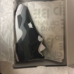 Air Jordan 4 Retro Fear.  Size 9