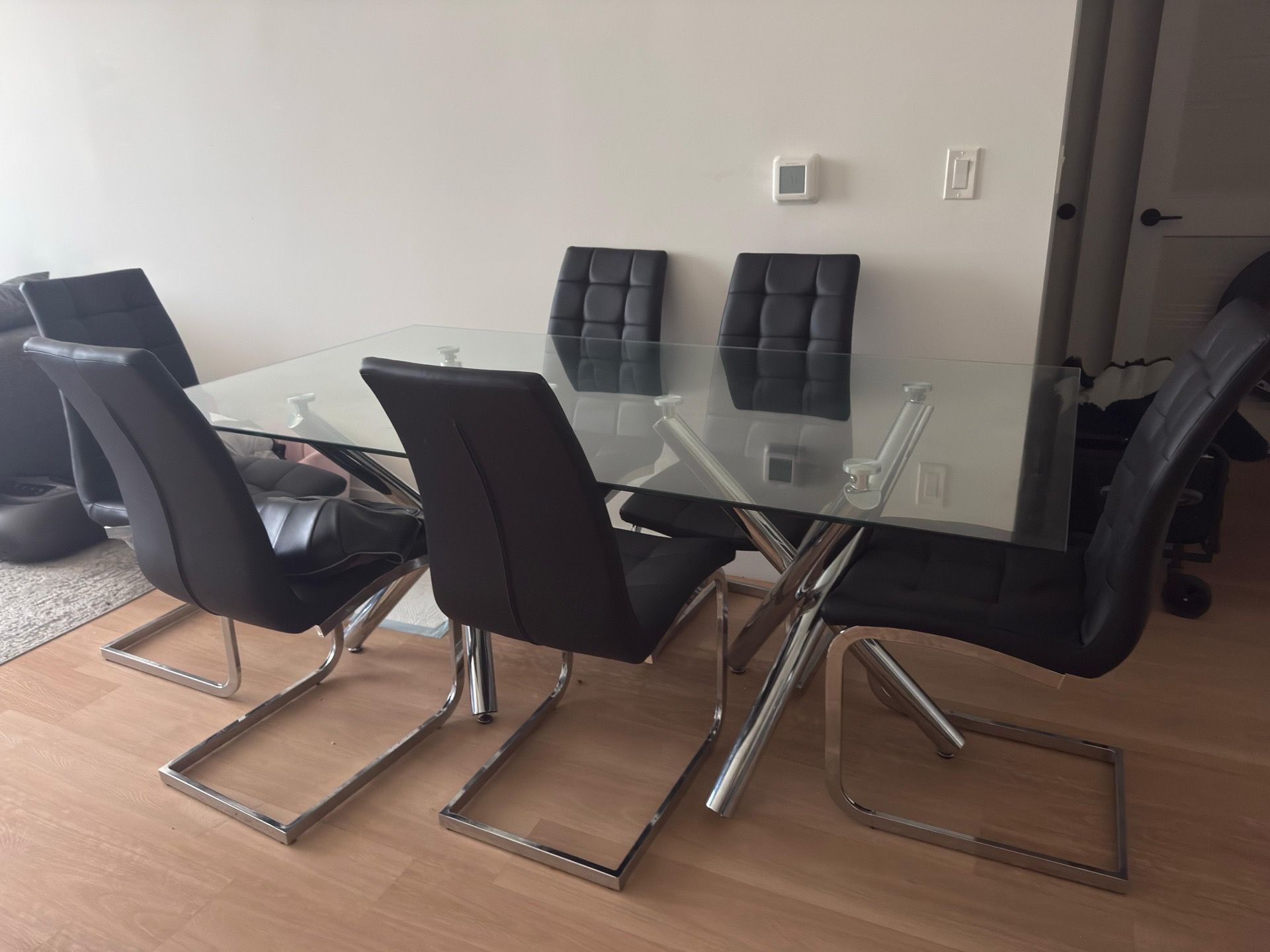 Mesa de vidrio con 6 sillas
