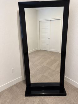 Salon Mirror