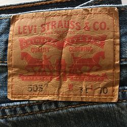 LEVI STRAUSS 505 31 x 30 COLOR: BLUE  CONDITION: EXCELLENT  ONLY $20. LOCATION: HORIZON AND GREENWAY 89002