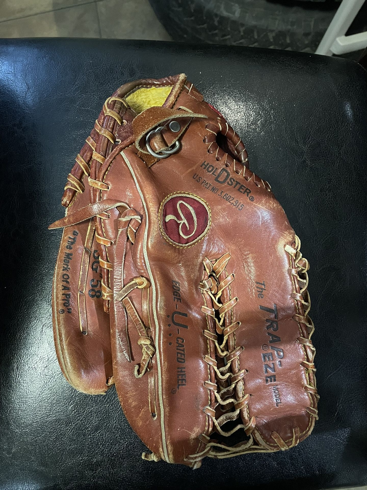 Rawlings Baseball Glove