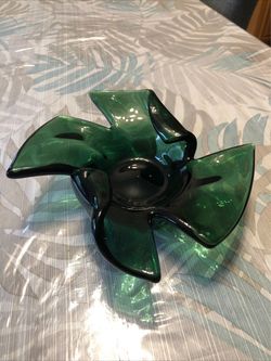 Vtg Green Flower Form Art Glass Bowl - 7” X 5” X 3”