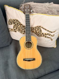 Mitchell Ukulele Natural Spruce Top