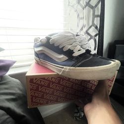 Vans “Knu Skool” 