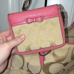 Pink Coach Wallet 🎀👛